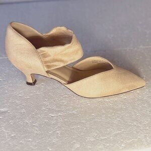 Dream Pairs NWOT SZ 8.5 Nude Suede Kitten Pointed Toe Pump Staple Office Dressy